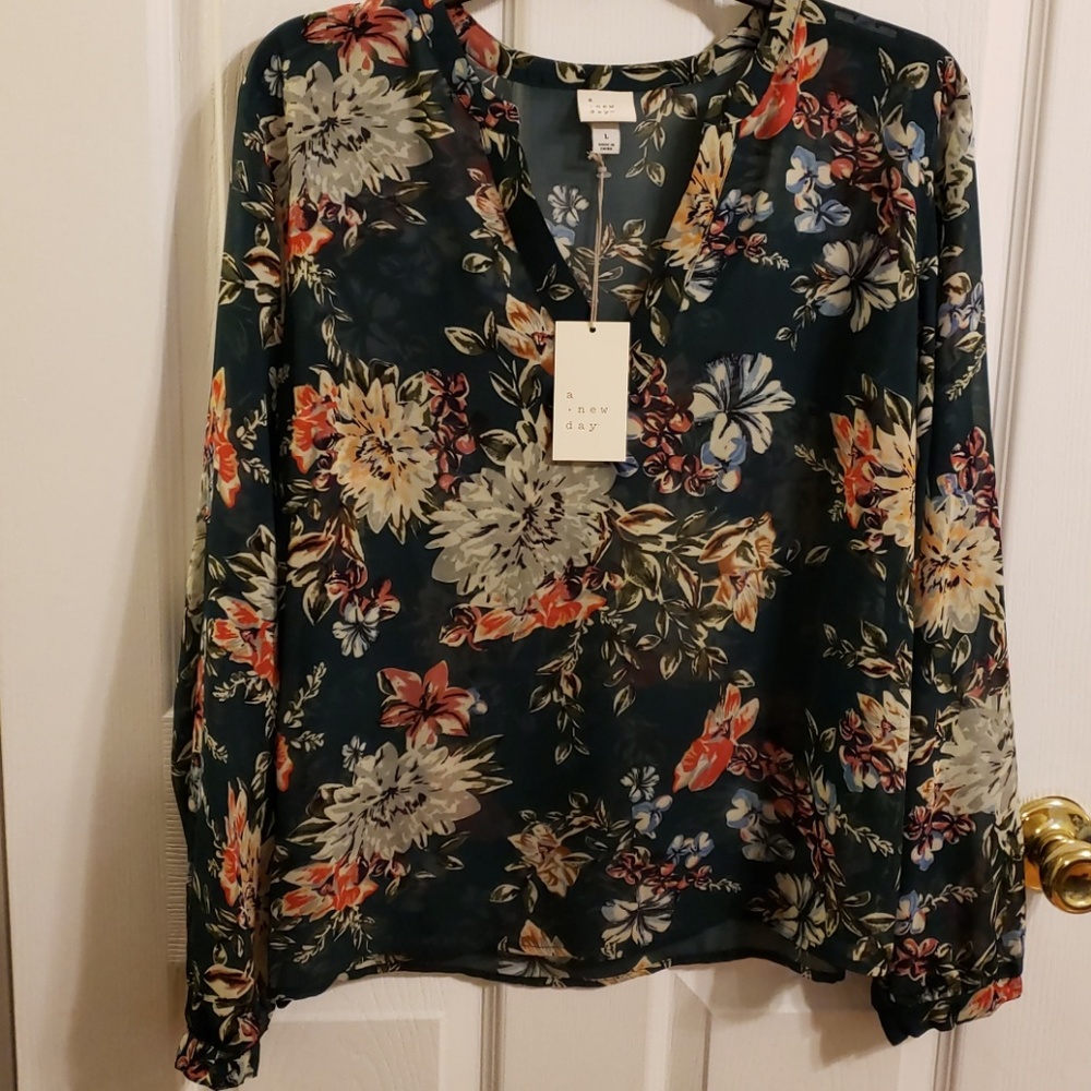 green floral bnwt sheer top in sz lrg